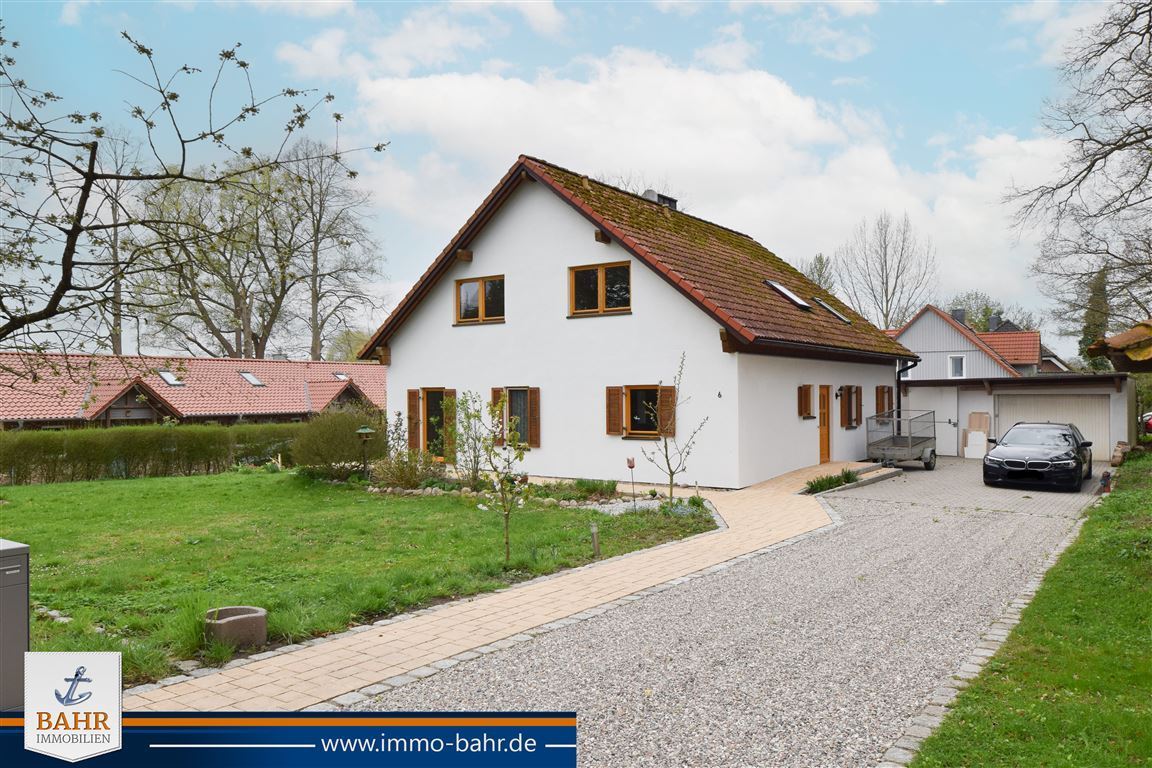 Wo Träume wachsen – Zweifamilienhaus mit Raum für Generationen